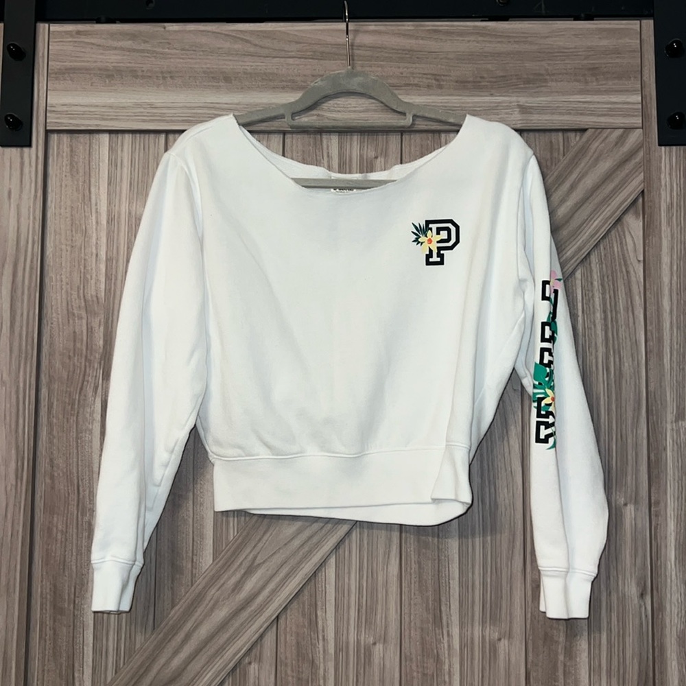 11. PINK VS White sweatshirt